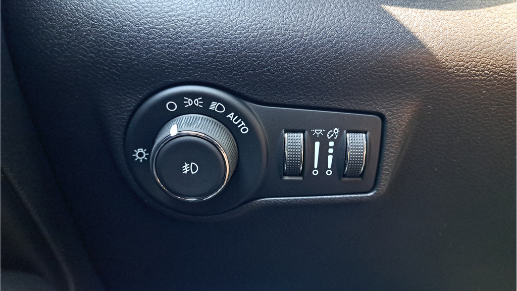 Used 2022 Silver Jeep Limited image 23