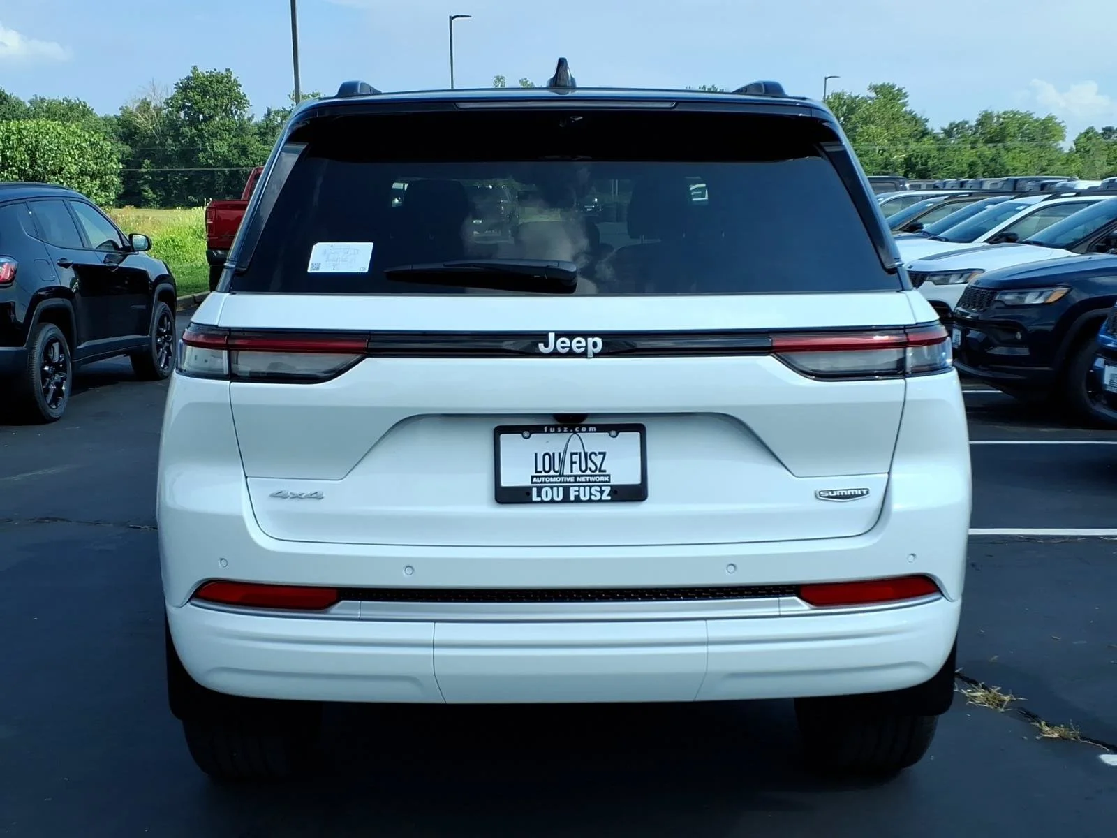New 2026 Bright White Clear-Coat Exterior Paint Jeep Summit image 18
