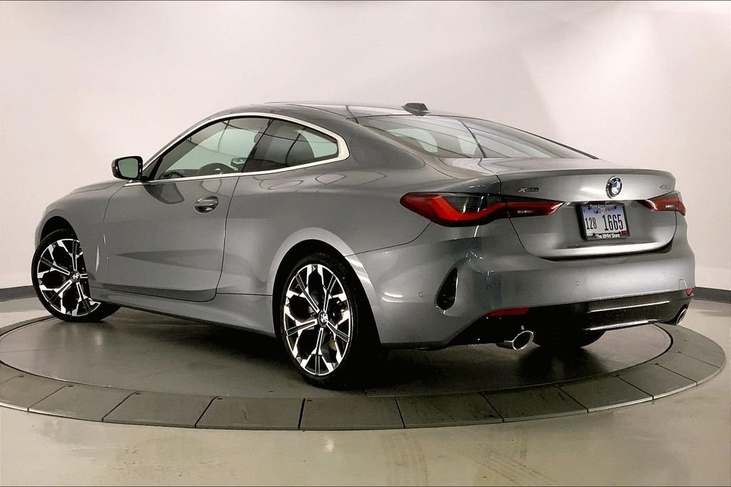 Used 2026 Skyscraper Grey Metallic BMW  image 2