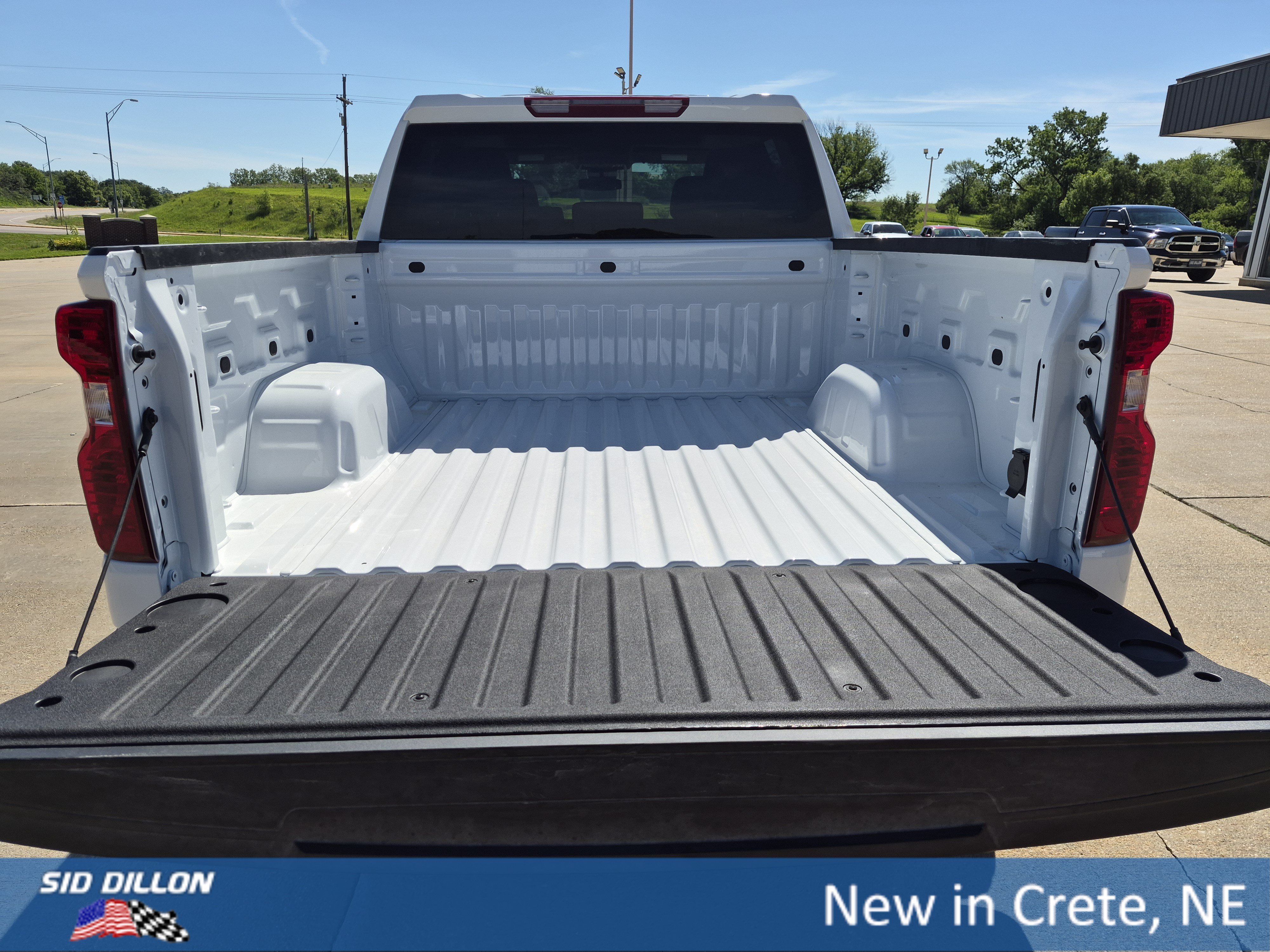 New 2026 Summit White Chevrolet LT image 17
