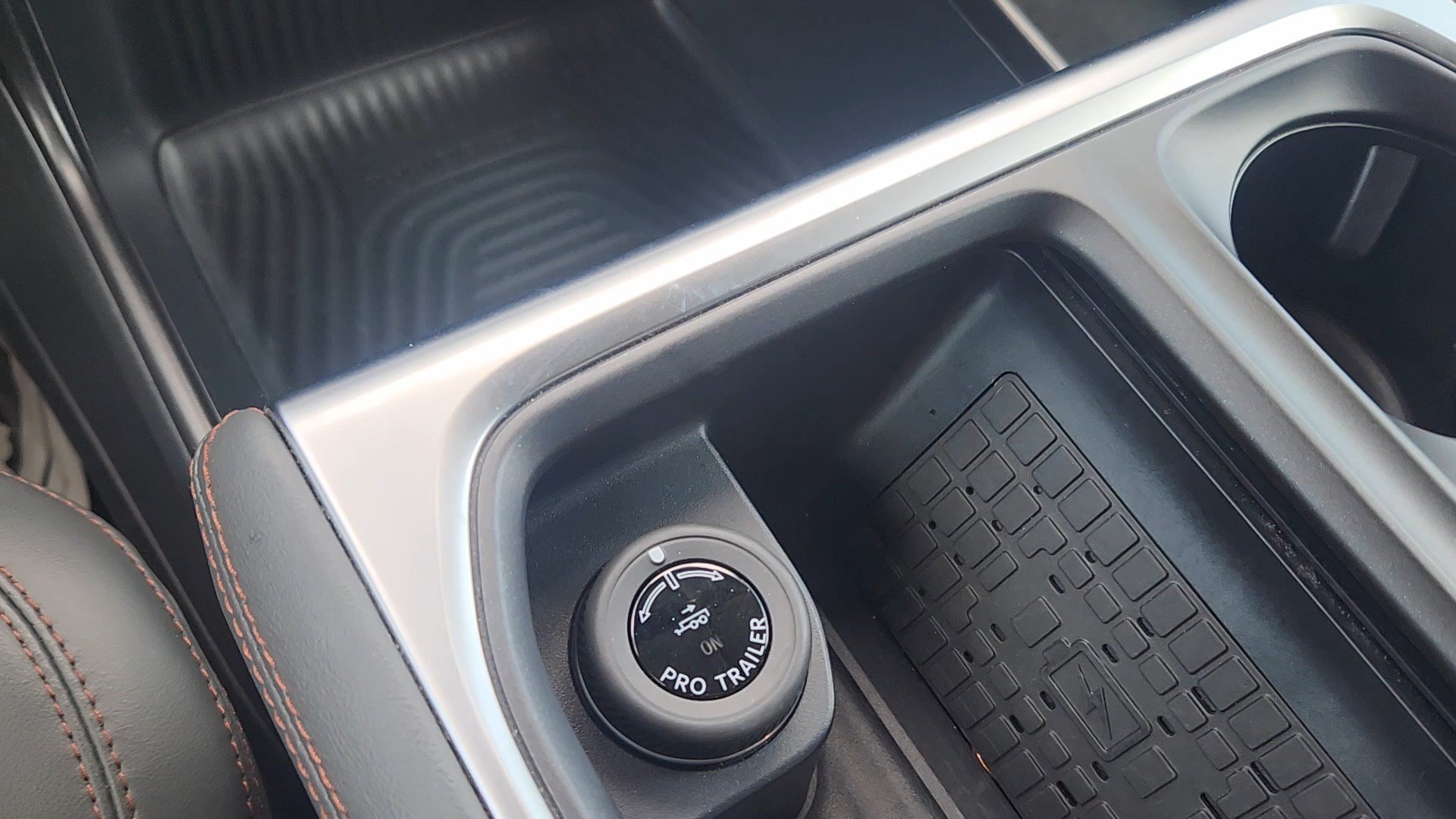 Used 2025 Agate Black Metallic Ford Active image 16