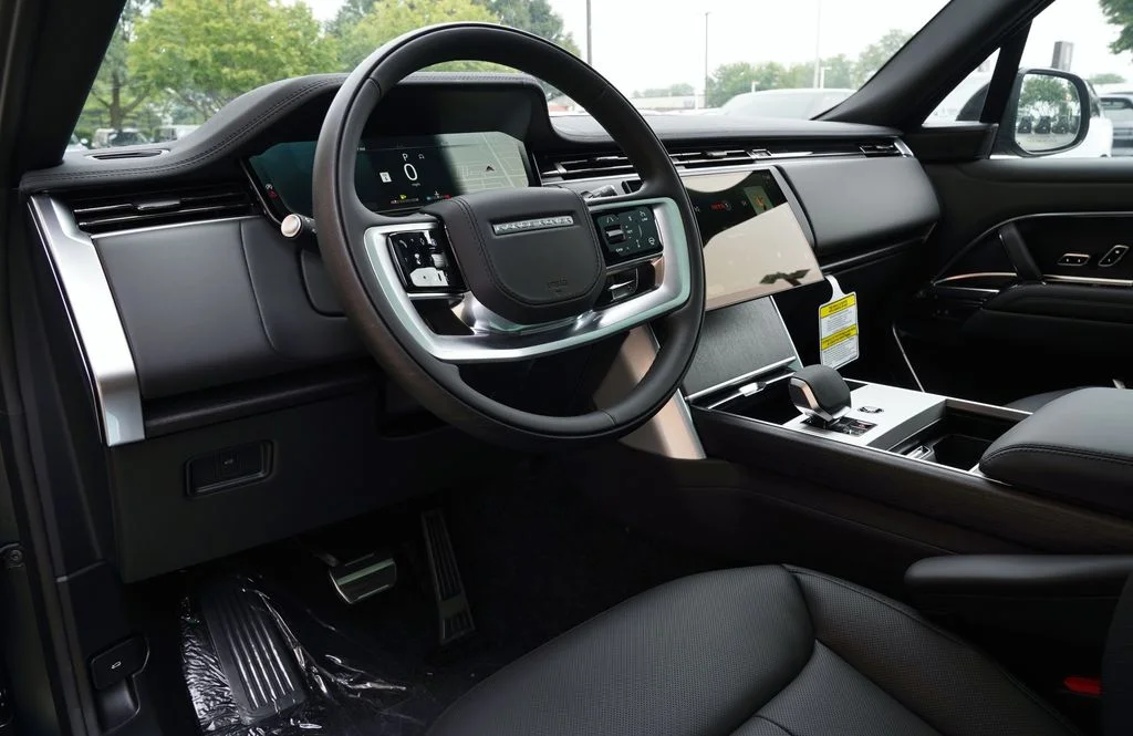 New 2026 British Racing Green Satin Land Rover SE image 14