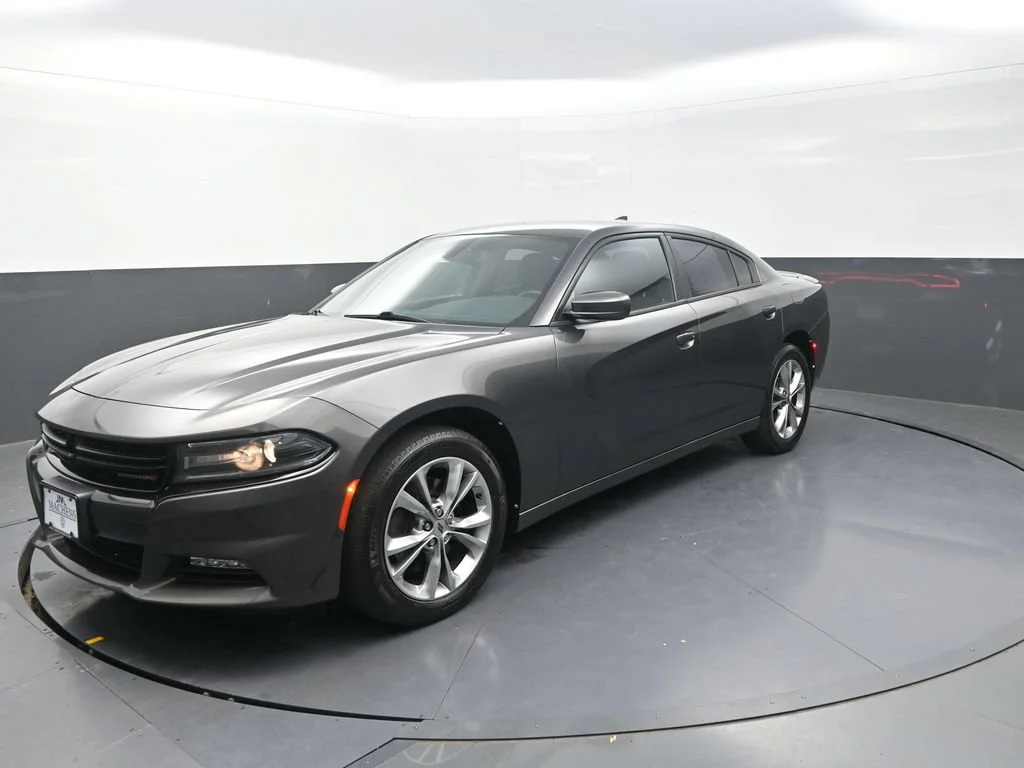 Used 2020 Gray Dodge SXT image 4