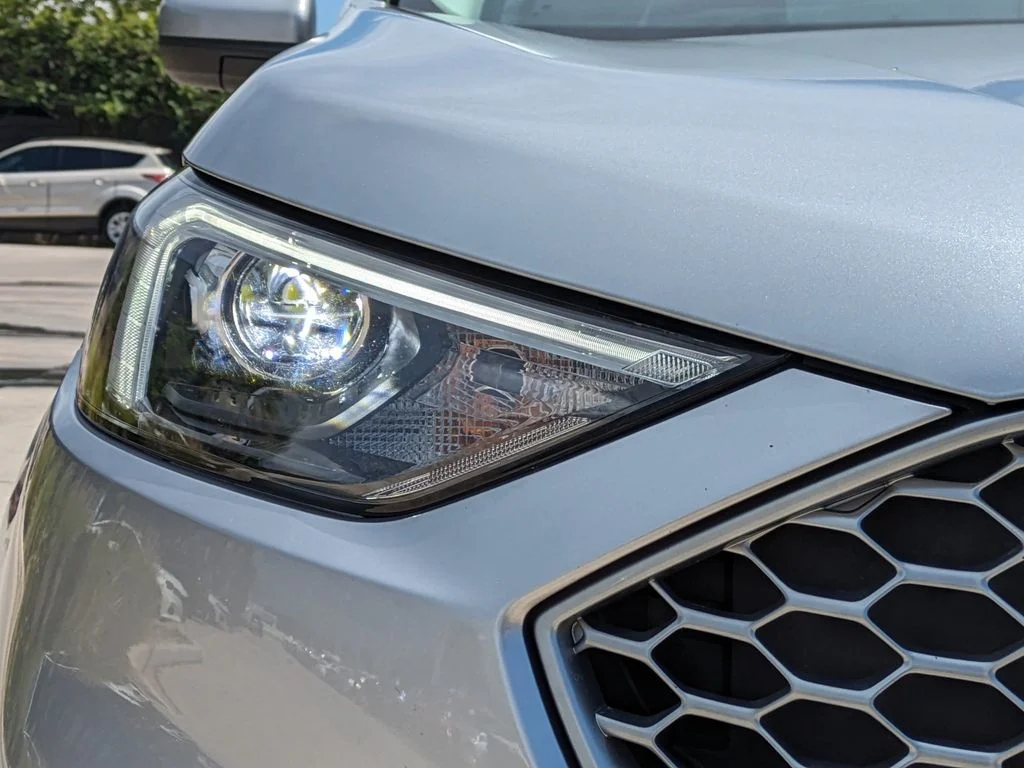 Used 2024 Silver Ford SEL image 10
