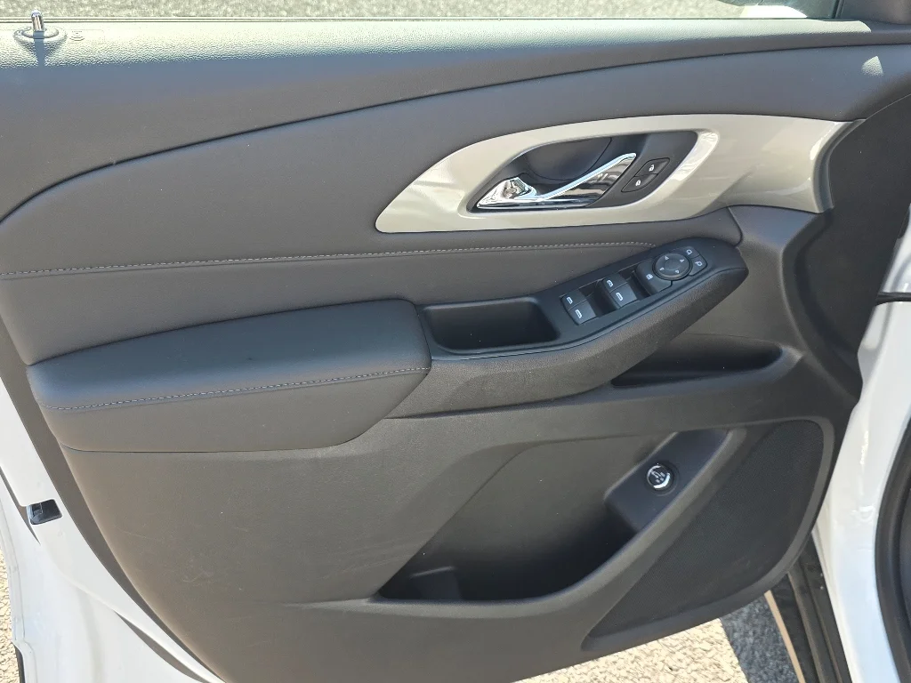 Used 2023 Summit White Chevrolet LT image 28
