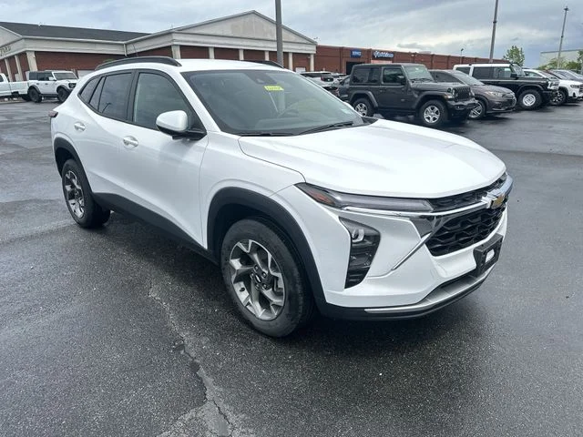 Used 2024 Summit White Chevrolet LT image 11