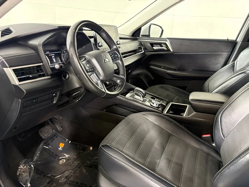 Used 2024 White Mitsubishi SE image 22