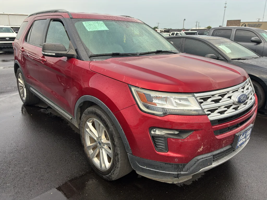 Used 2019 Ruby Red Metallic Tinted Clearcoat Ford XLT image 2