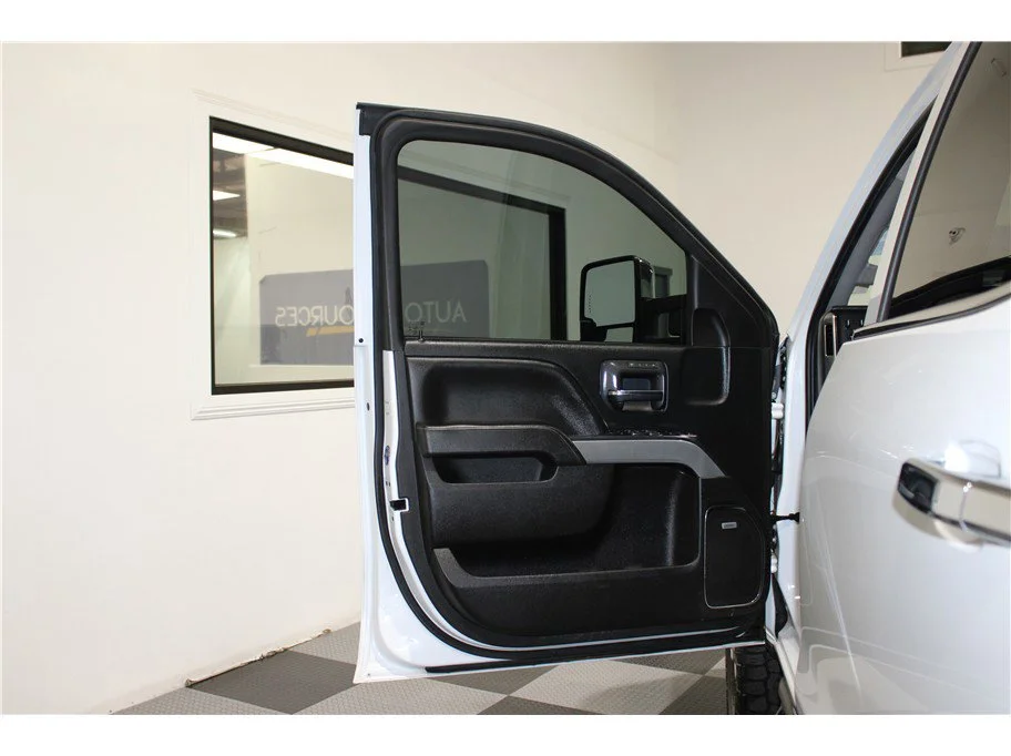 Used 2018 Summit White Chevrolet LTZ image 13