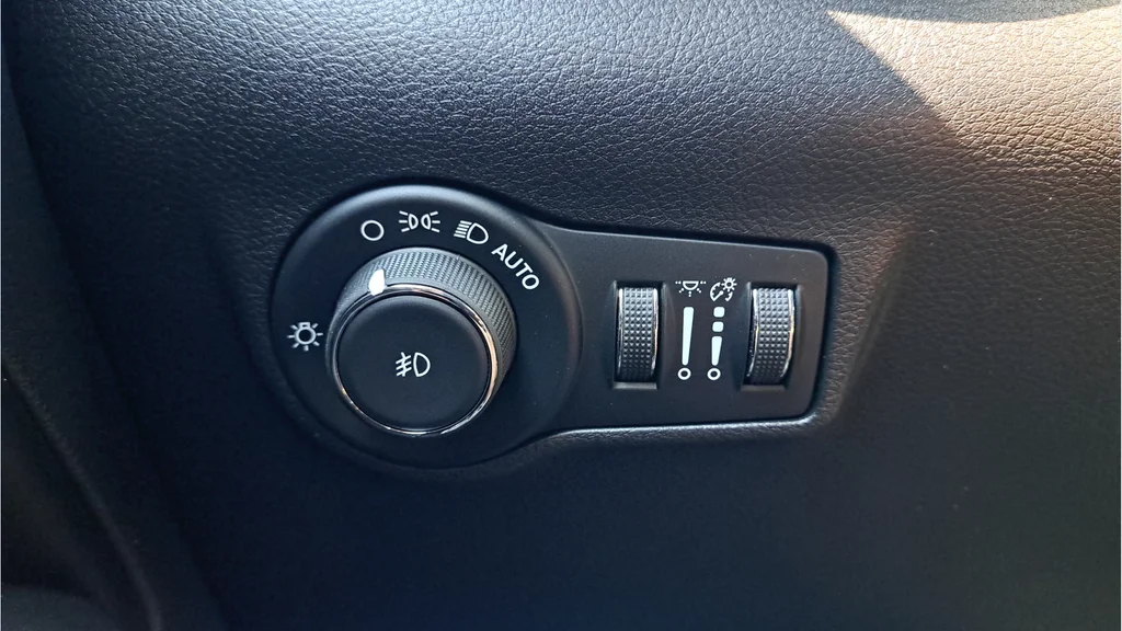 Used 2022 Silver Jeep Limited image 23