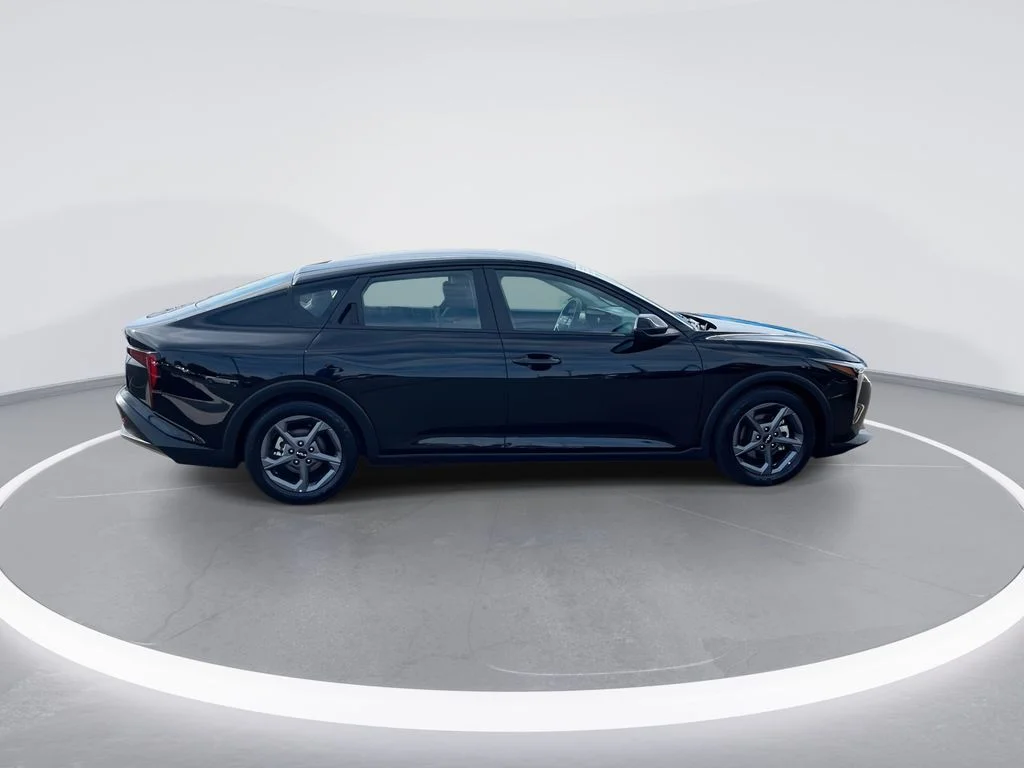 Used 2025 Black Kia LXS image 9