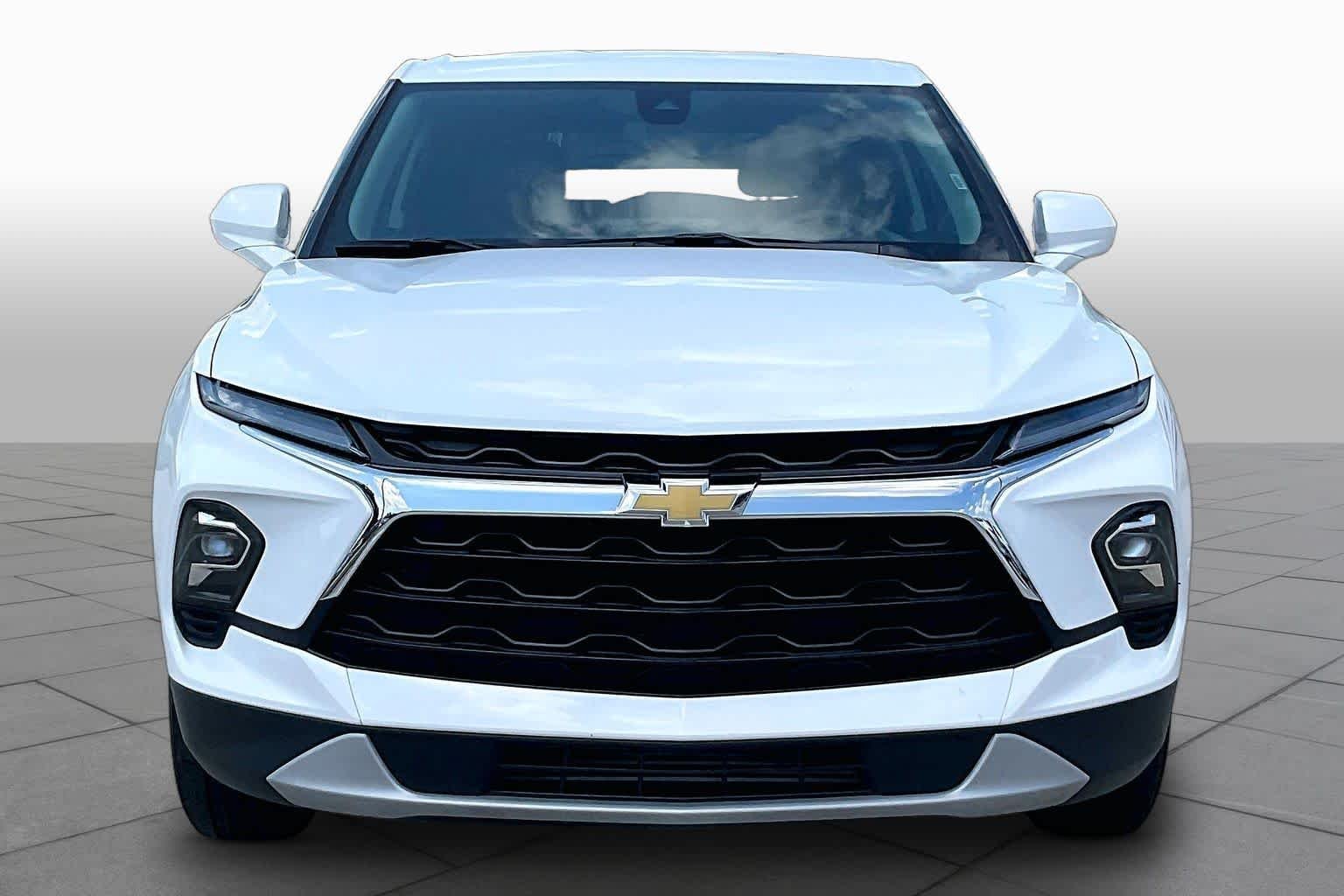 Used 2025 Summit White Chevrolet LT image 4