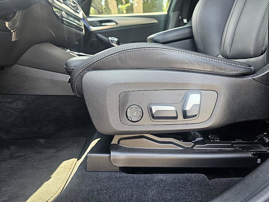 Used 2022 Black Sapphire Metallic BMW xDrive30i image 15