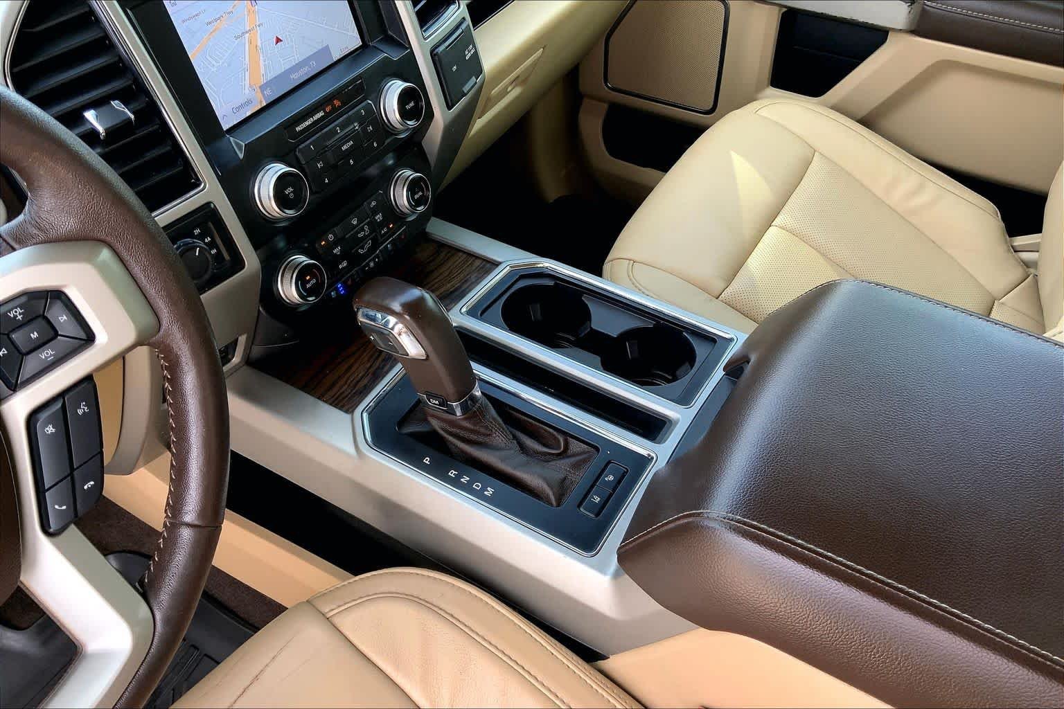 Used 2019 White Platinum Metallic Tri-Coat Ford LARIAT image 17