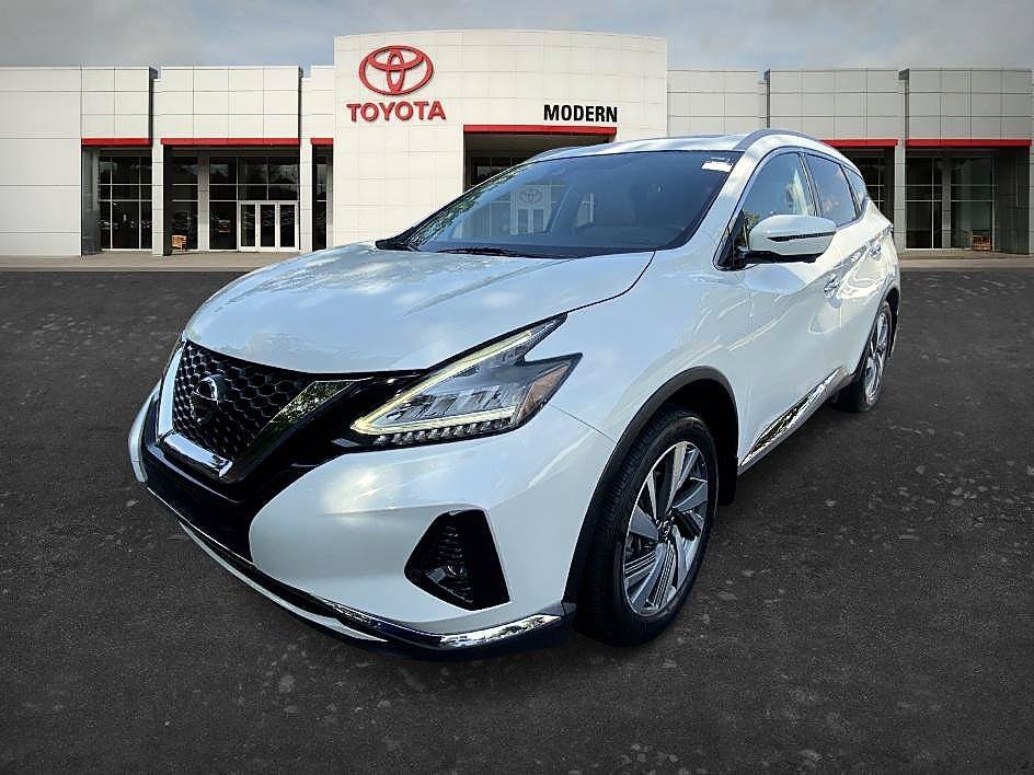 Used 2019 Pearl White Tricoat Nissan SL image 1