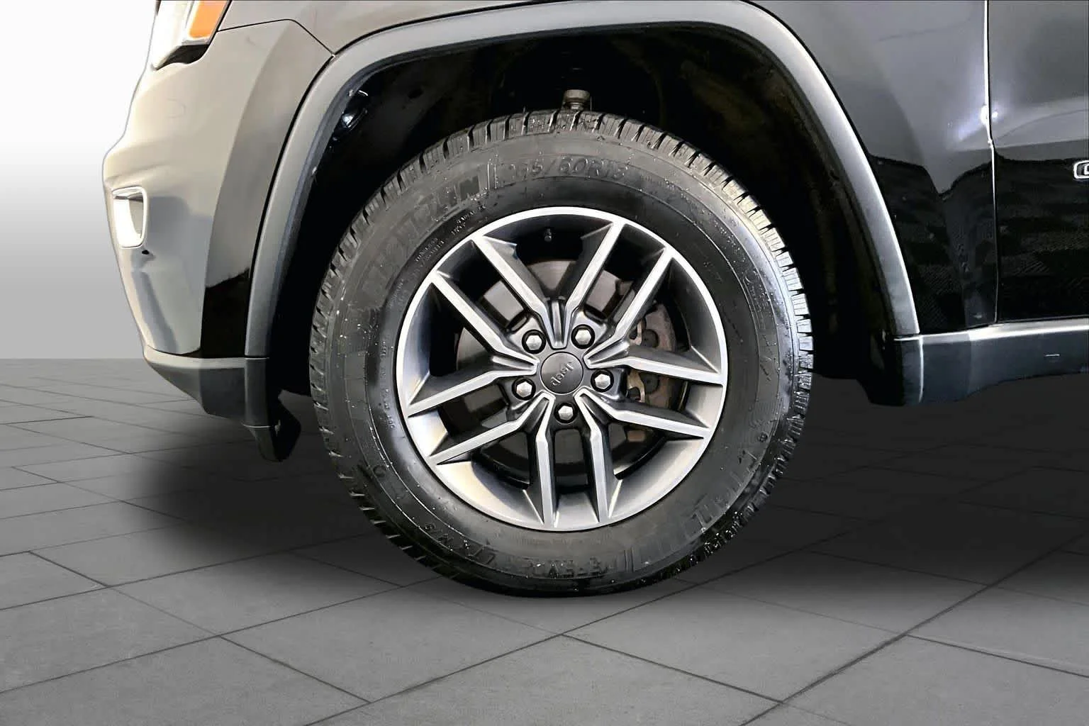 Used 2020 Diamond Black Crystal Pearlcoat Jeep Limited image 11