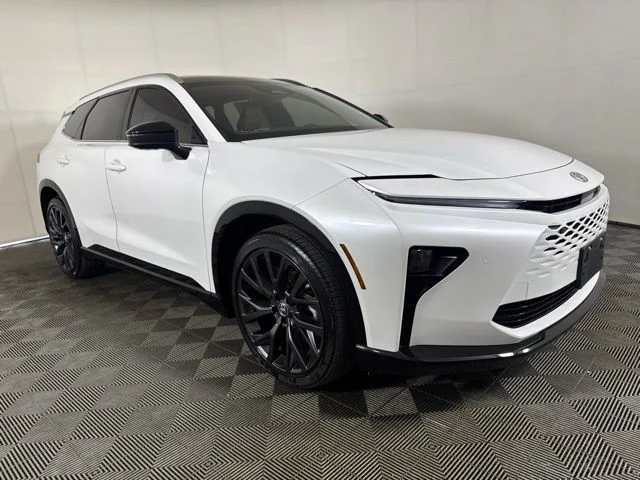 Used 2025 White Toyota Limited image 1