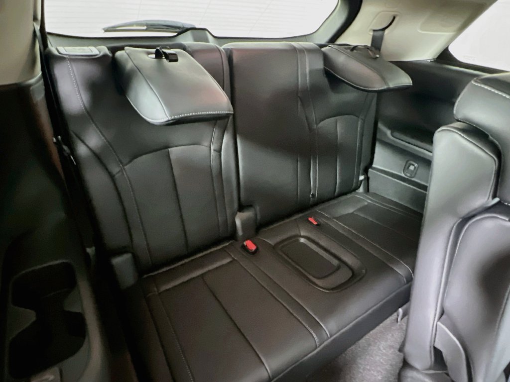 Used 2025 Warm Titanium INFINITI LUXE image 29