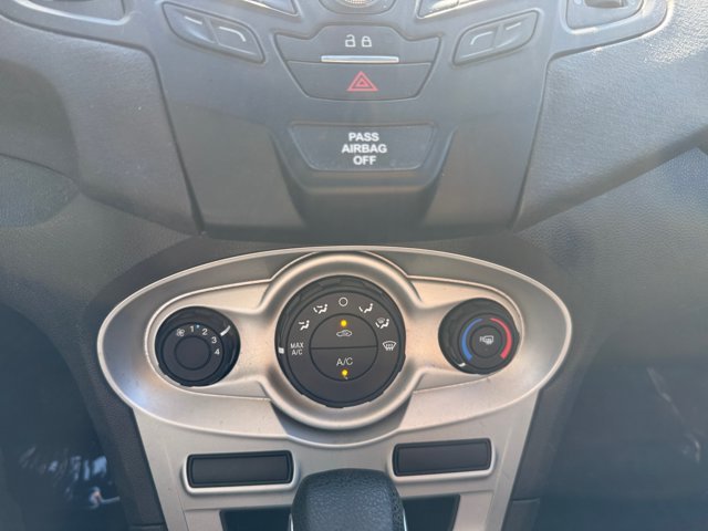 Used 2019 Lightning Blue Metallic Ford SE image 13