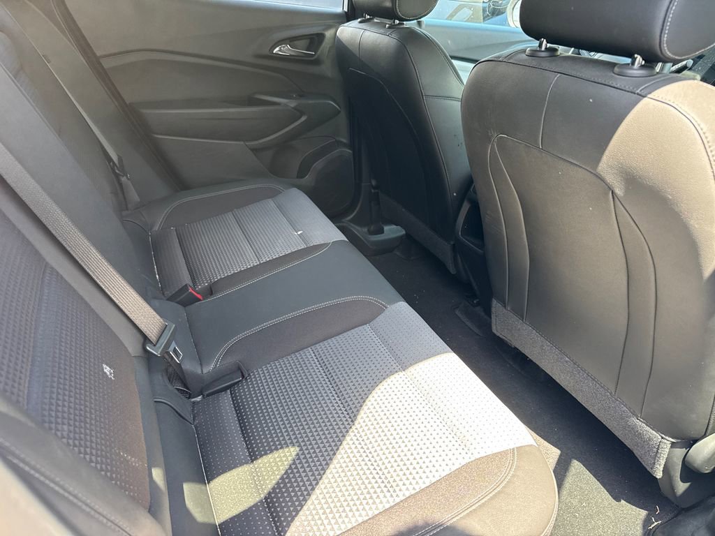 Used 2024 Summit White Chevrolet LT image 3