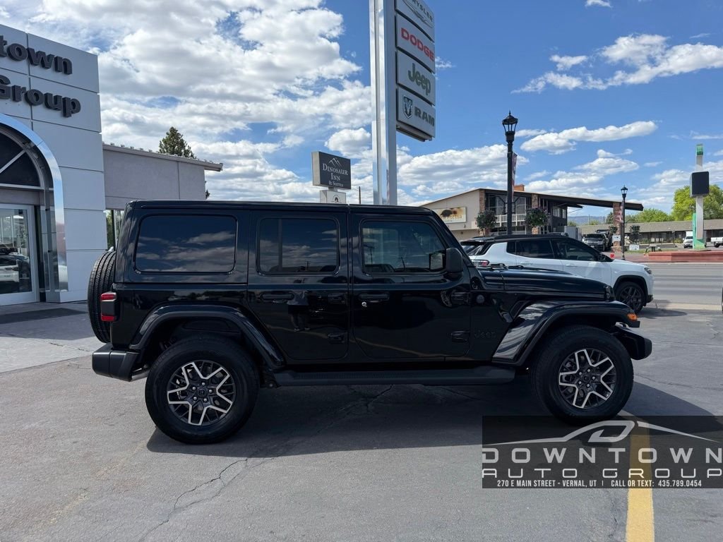 New 2026 Black Clear-Coat Exterior Paint Jeep Sahara image 2
