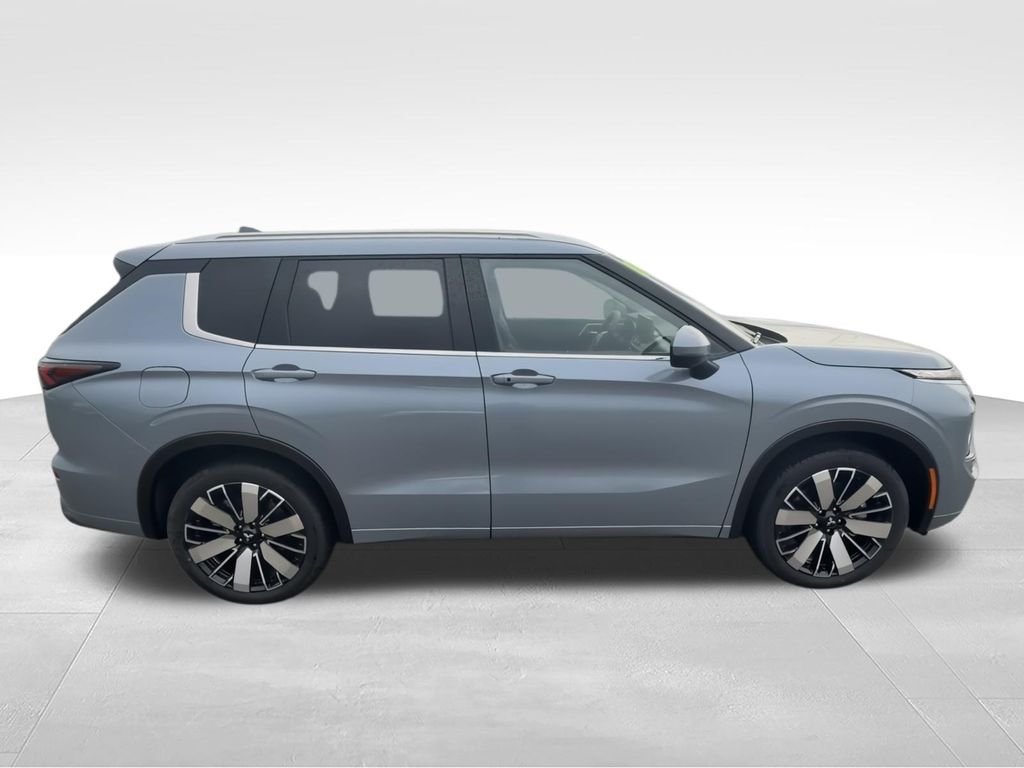 New 2026 Gray Mitsubishi SEL image 9