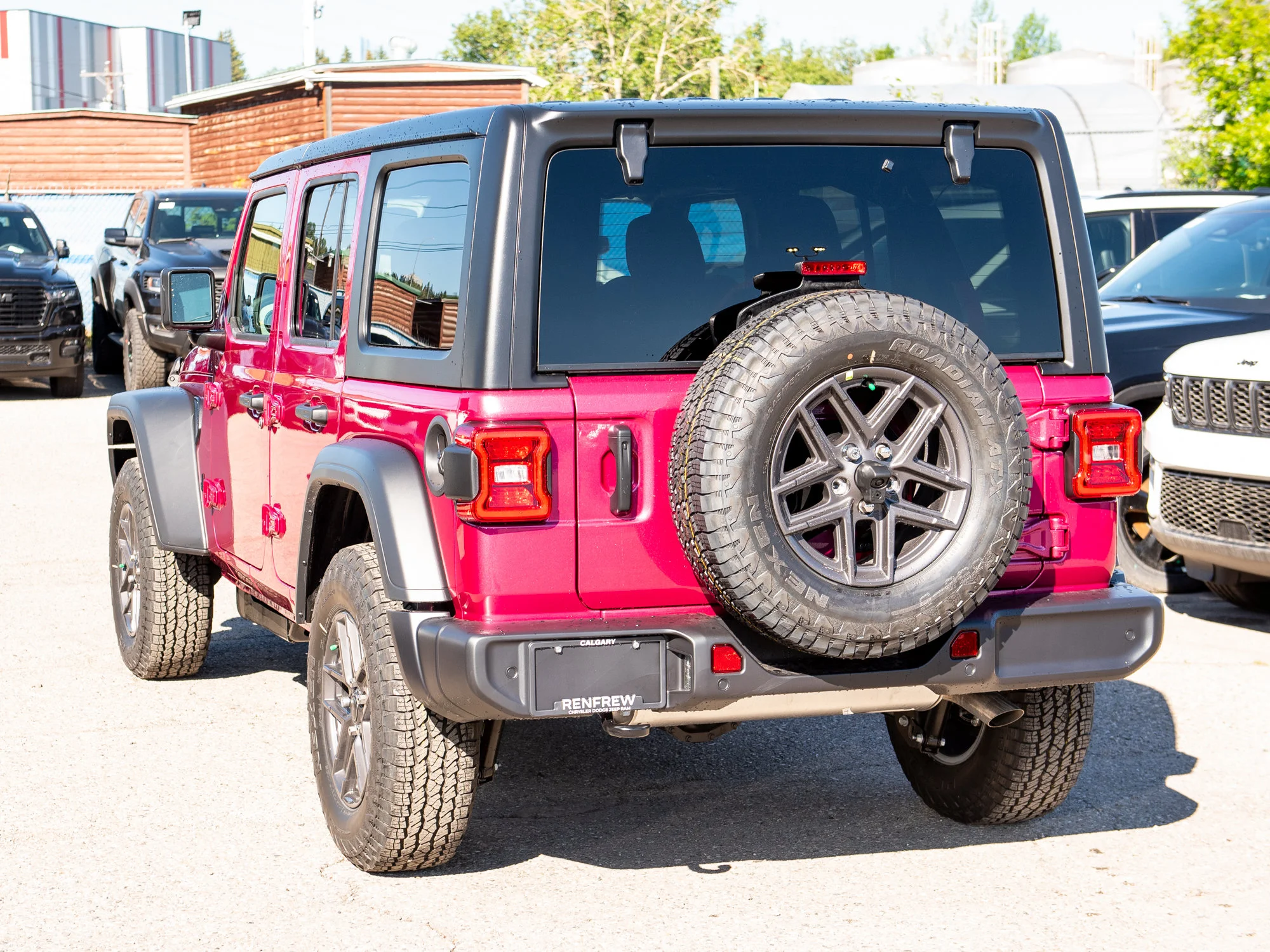 New 2026 limited edition tuscadero pearl Jeep Sport S* image 5