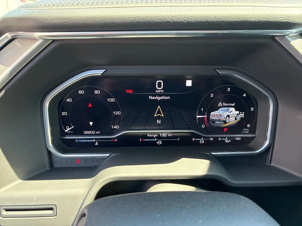 Used 2022 Silver GMC Denali image 19