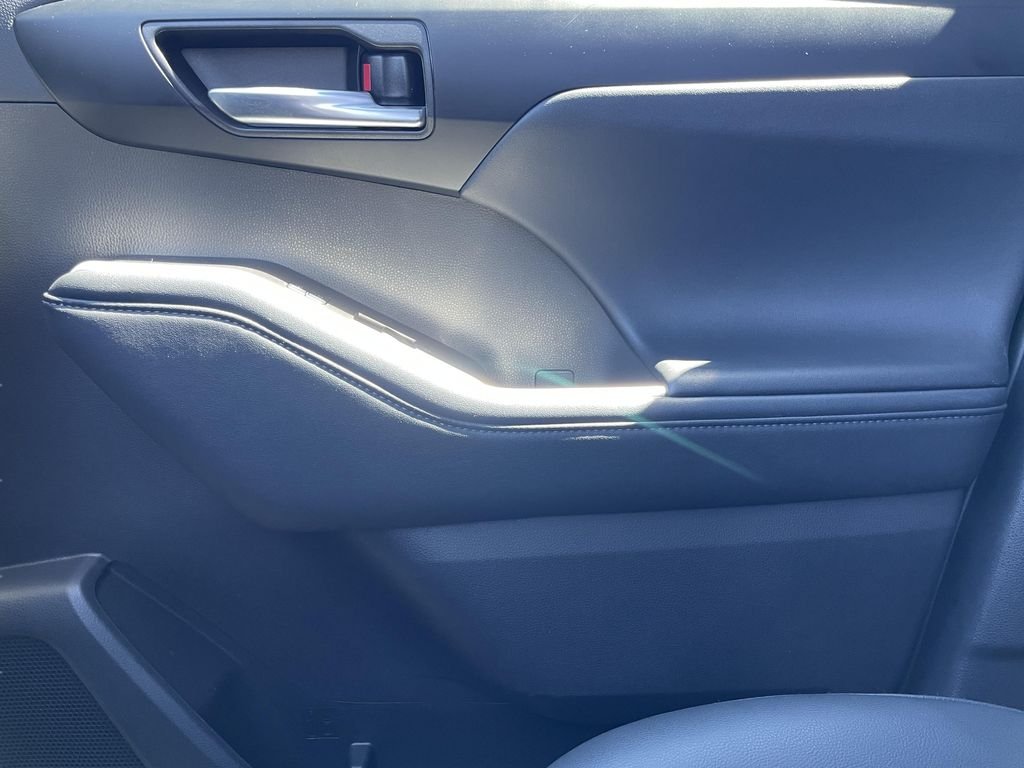 Used 2025 Silver Toyota XLE image 15
