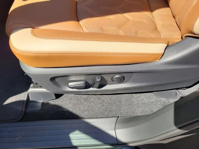 New 2026 Gray Nissan Platinum image 9