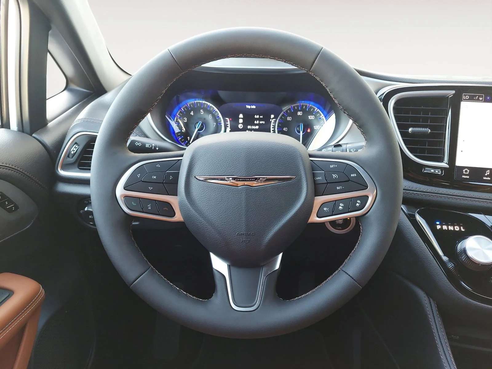 New 2026 Bright White Clearcoat Chrysler Pinnacle image 13