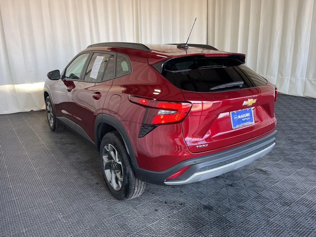 Used 2025 Red Chevrolet LT image 29