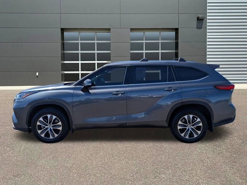 Used 2020 Magnetic Gray Metallic Toyota XLE image 9