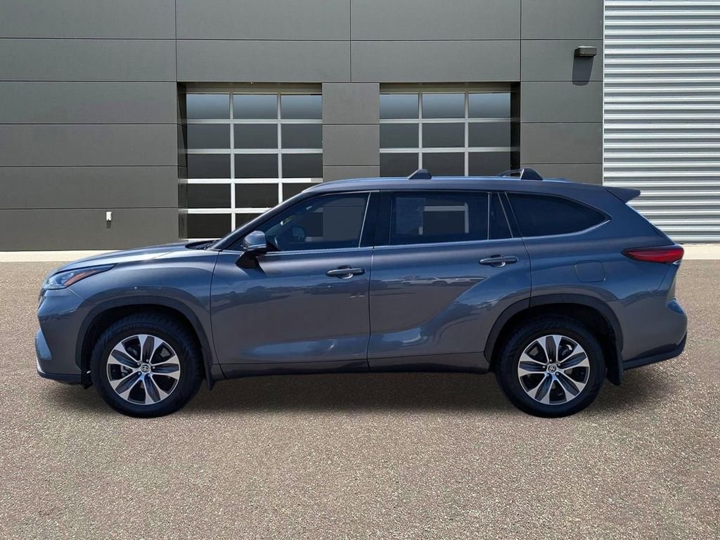 Used 2020 Magnetic Gray Metallic Toyota XLE image 9