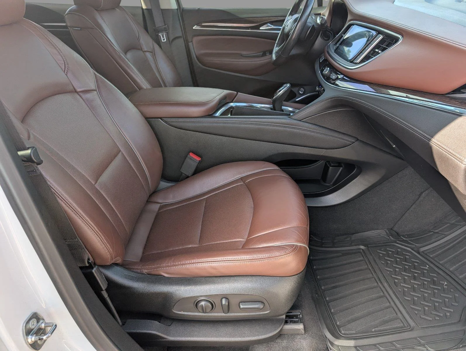 Used 2018 Includes Satin Nickel lower exterior accent color. Buick Avenir image 41