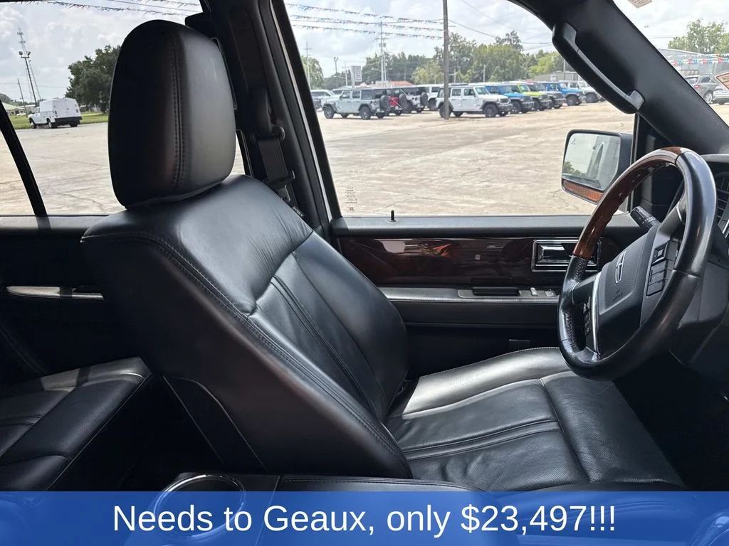 Used 2017 White Lincoln Select image 32