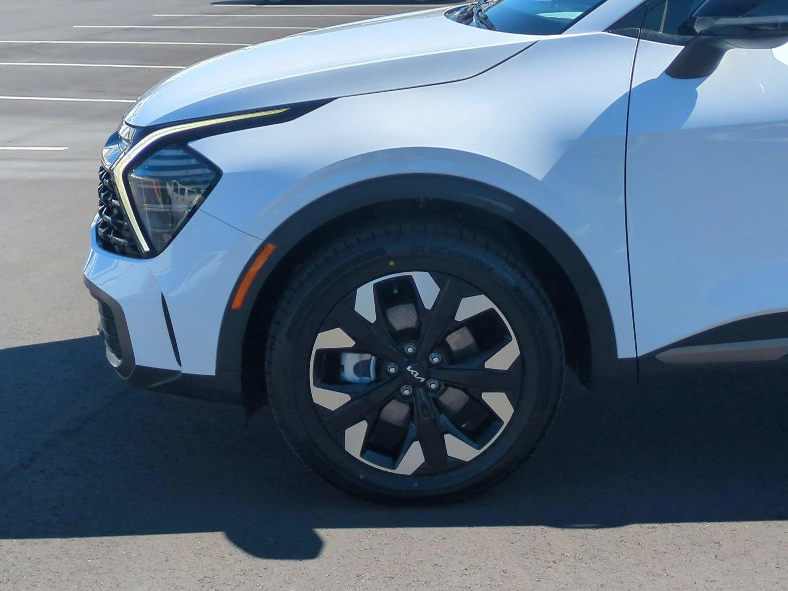 Used 2024 Glacial White Pearl Kia X-Line image 10
