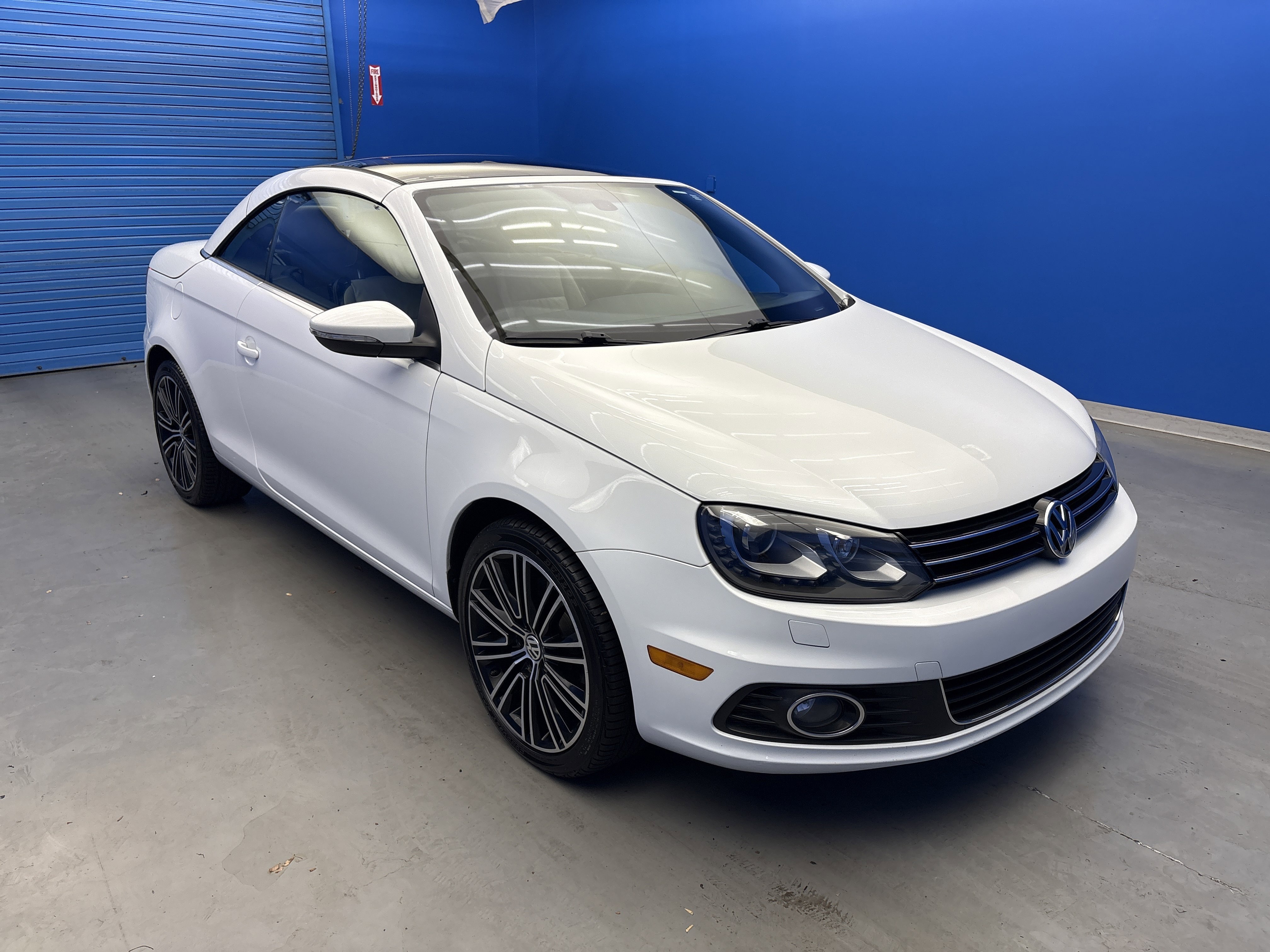2015 Volkswagen Eos Final Edition Executive photo 2
