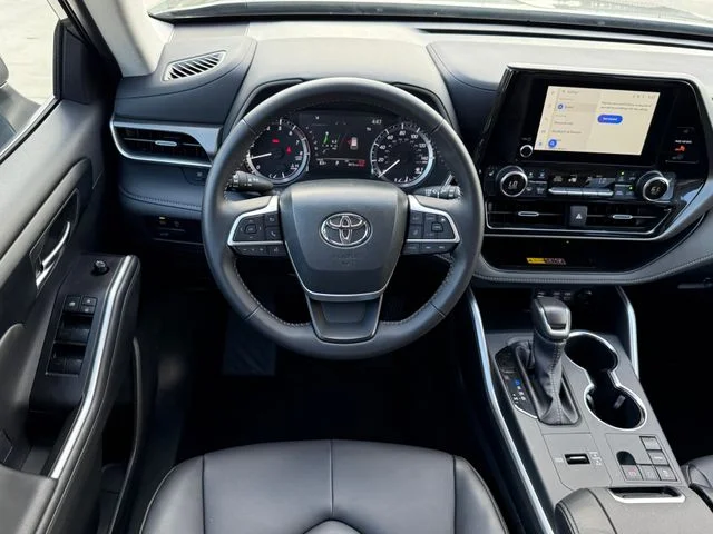 Certified Used 2025  Toyota XLE image 24