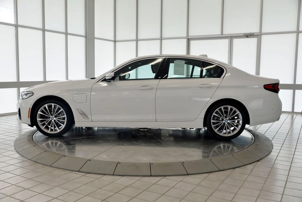 Used 2021 White BMW 530e iPerformance image 5