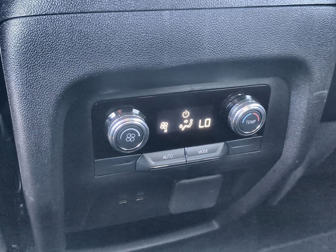 Used 2025 Summit White GMC Elevation image 21