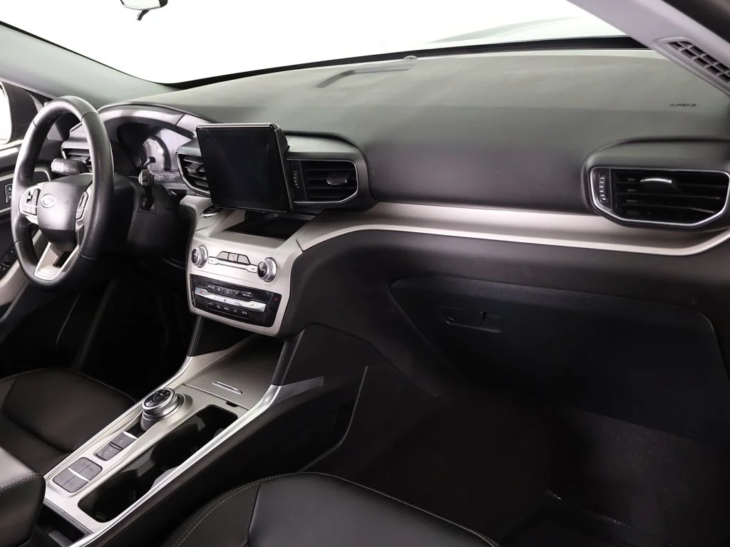 Used 2024 Blue Ford XLT image 22