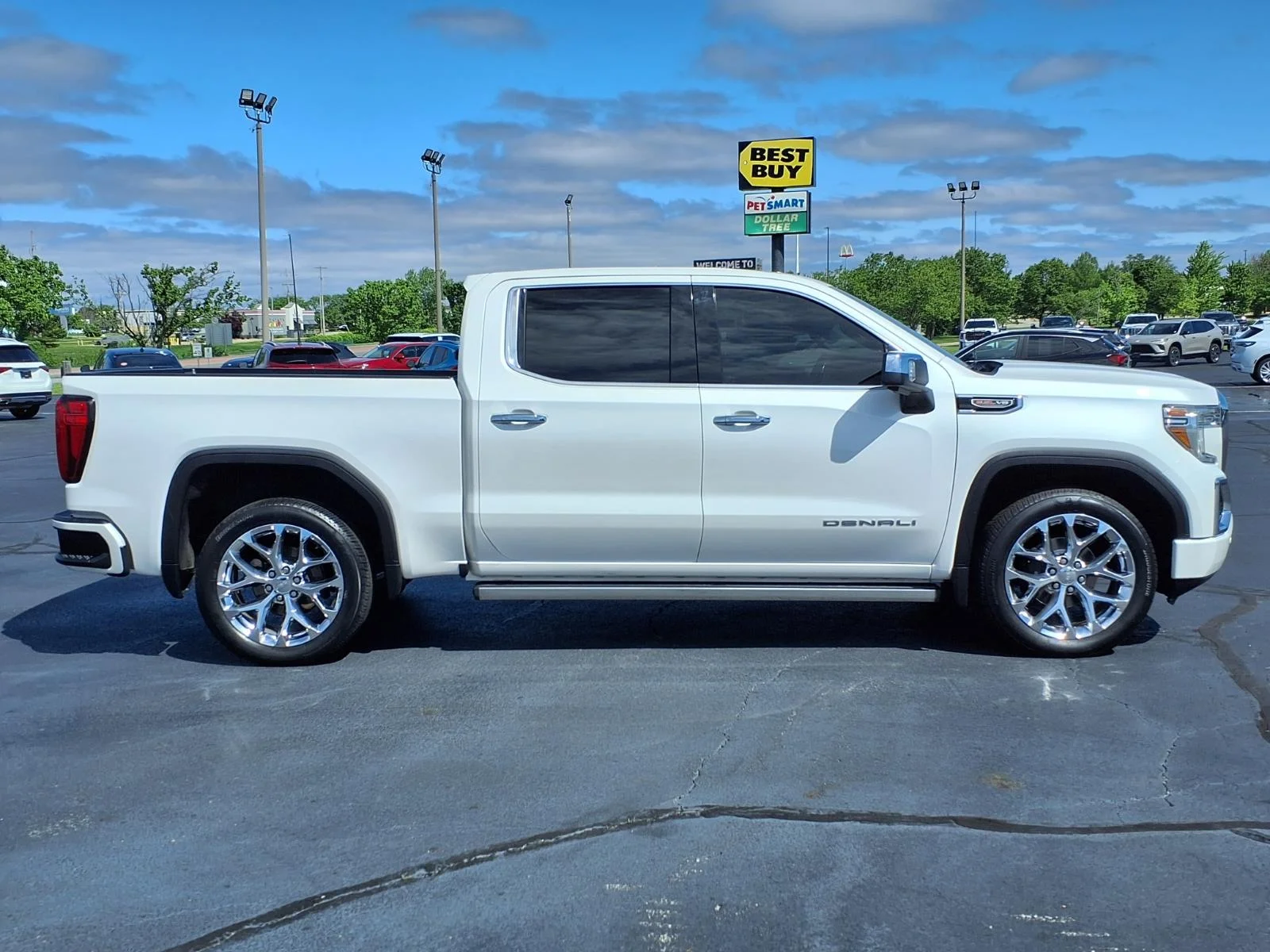 Used 2019 White GMC Denali image 17