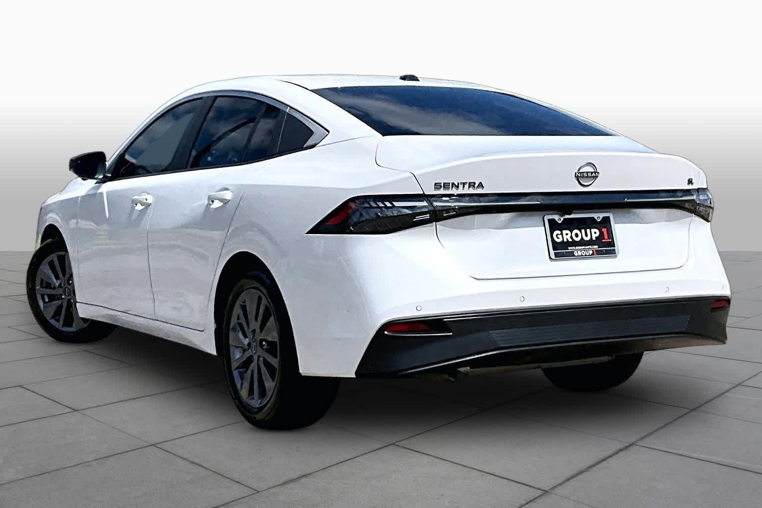 Used 2026 Aspen White Tricoat Nissan SL image 12