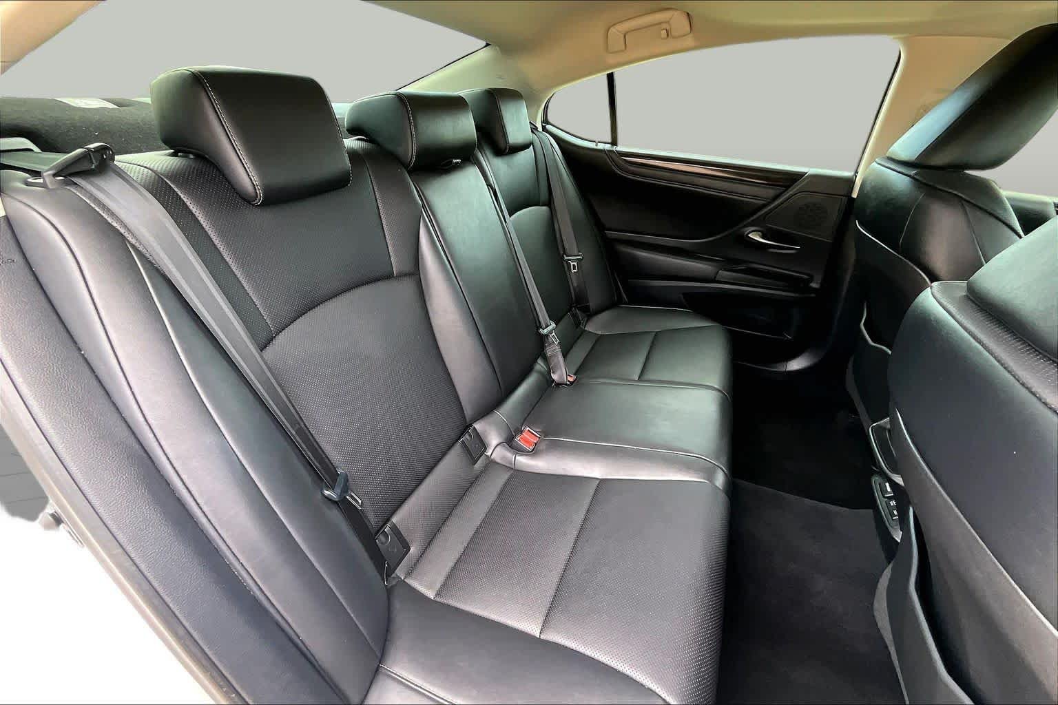 Used 2020 Eminent White Pearl Lexus  image 20