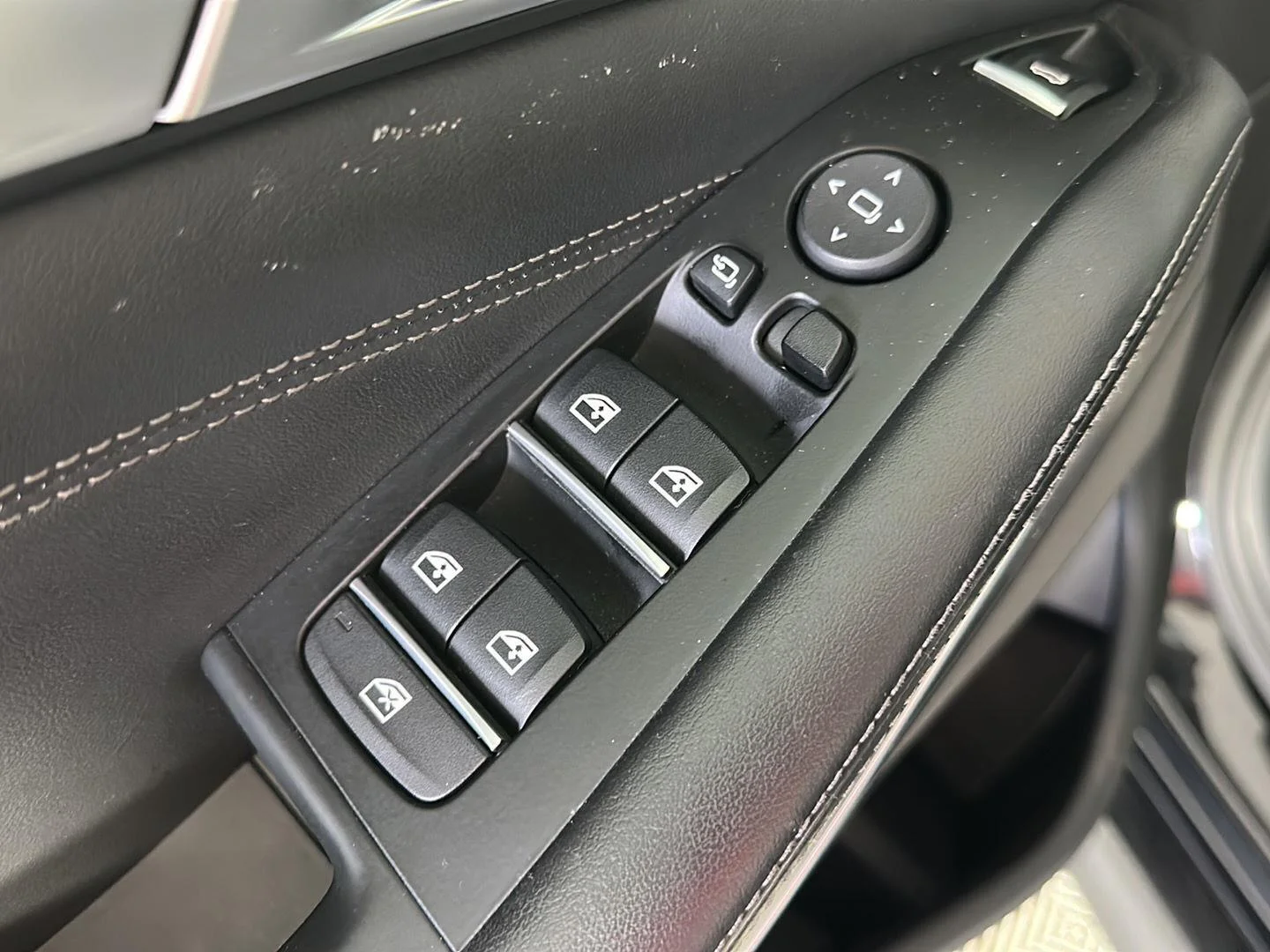 Used 2022 Black Sapphire Metallic BMW M50i image 8