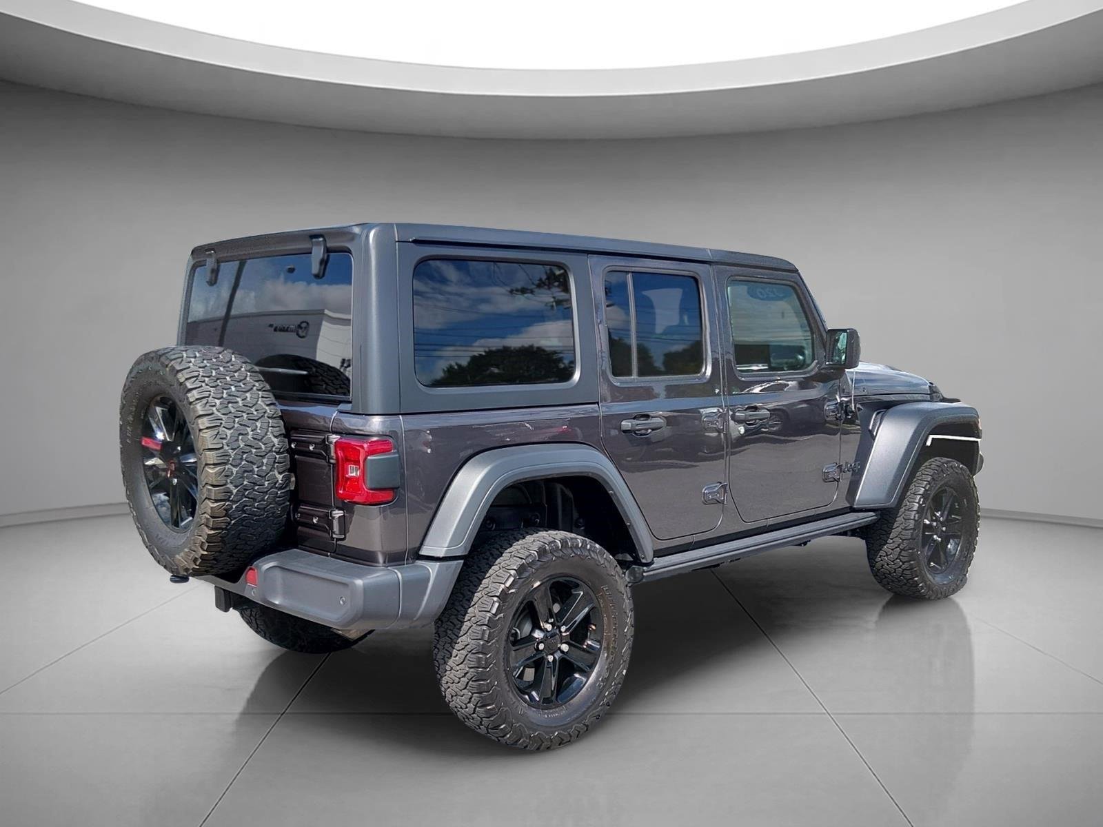 Used 2020 Granite Crystal Metallic Clearcoat Jeep Sport Altitude image 5