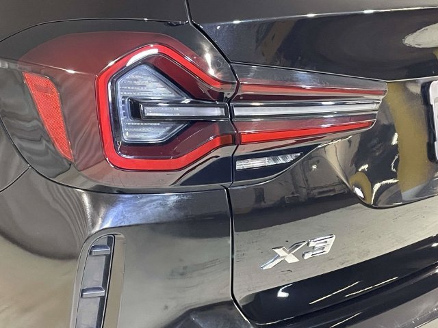 Used 2022 Black BMW xDrive30i image 16