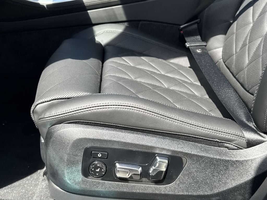 New 2026 Mineral White Metallic BMW xDrive40i image 14