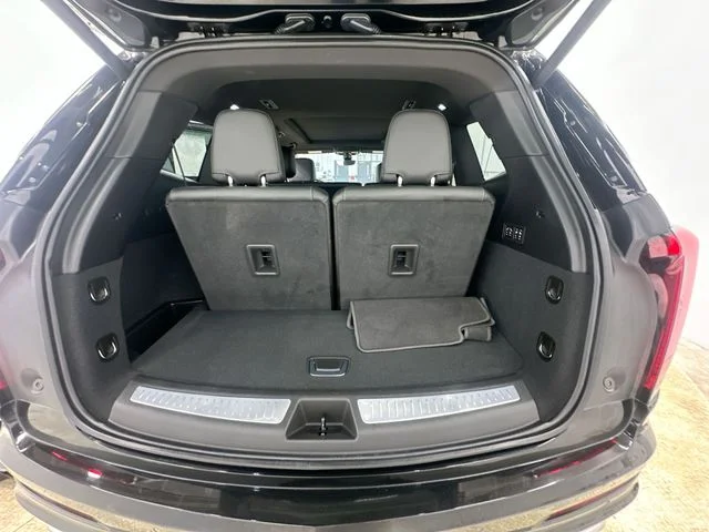 Used 2024  Cadillac Premium Luxury image 23